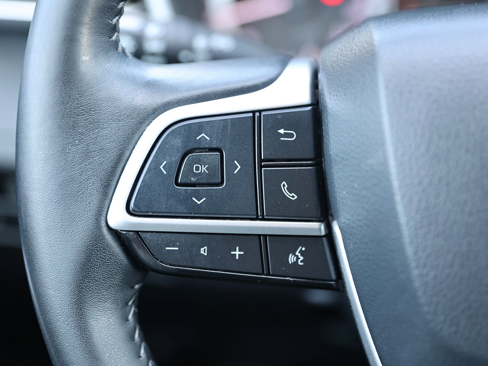 Used 2023 Toyota Highlander XLE image 42