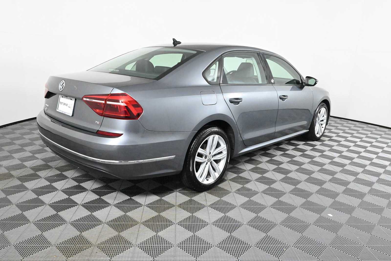 Used 2019 Volkswagen Passat 2.0T Wolfsburg FWD image 7