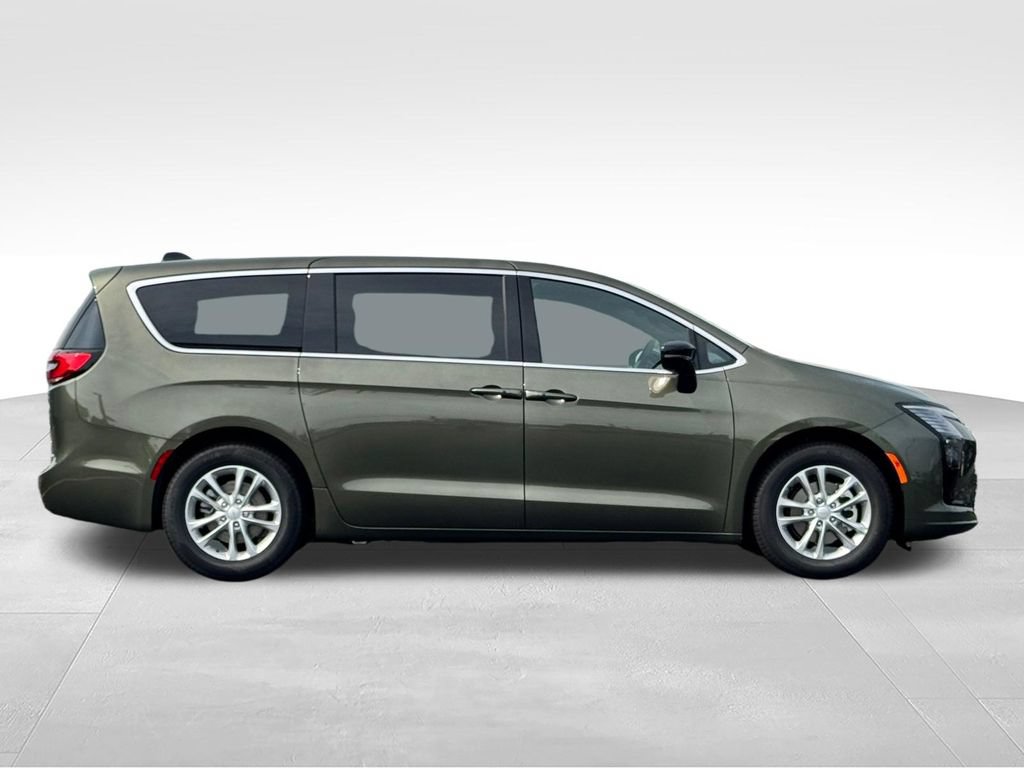 New 2027 Chrysler Pacifica Select FWD image 8