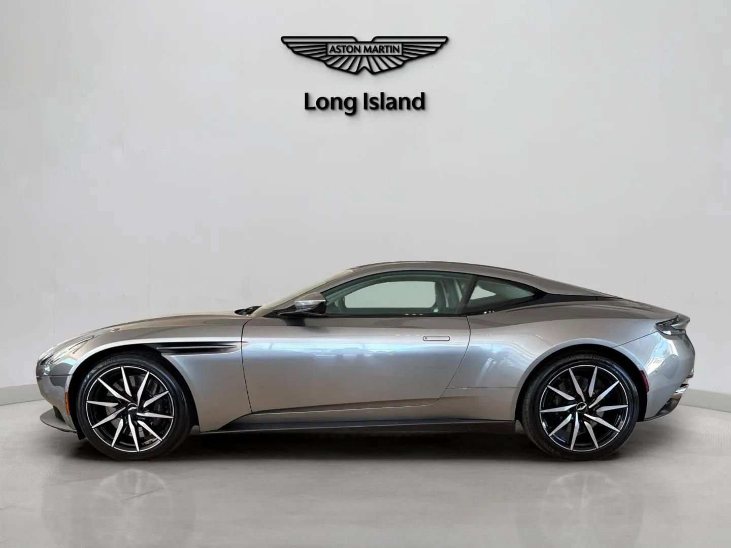 Used 2022 Aston Martin DB11 Coupe image 7