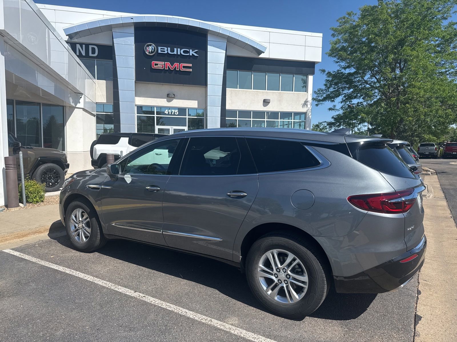 Used 2018 Buick Enclave Essence w/ Trailering Package AWD/4WD image 4