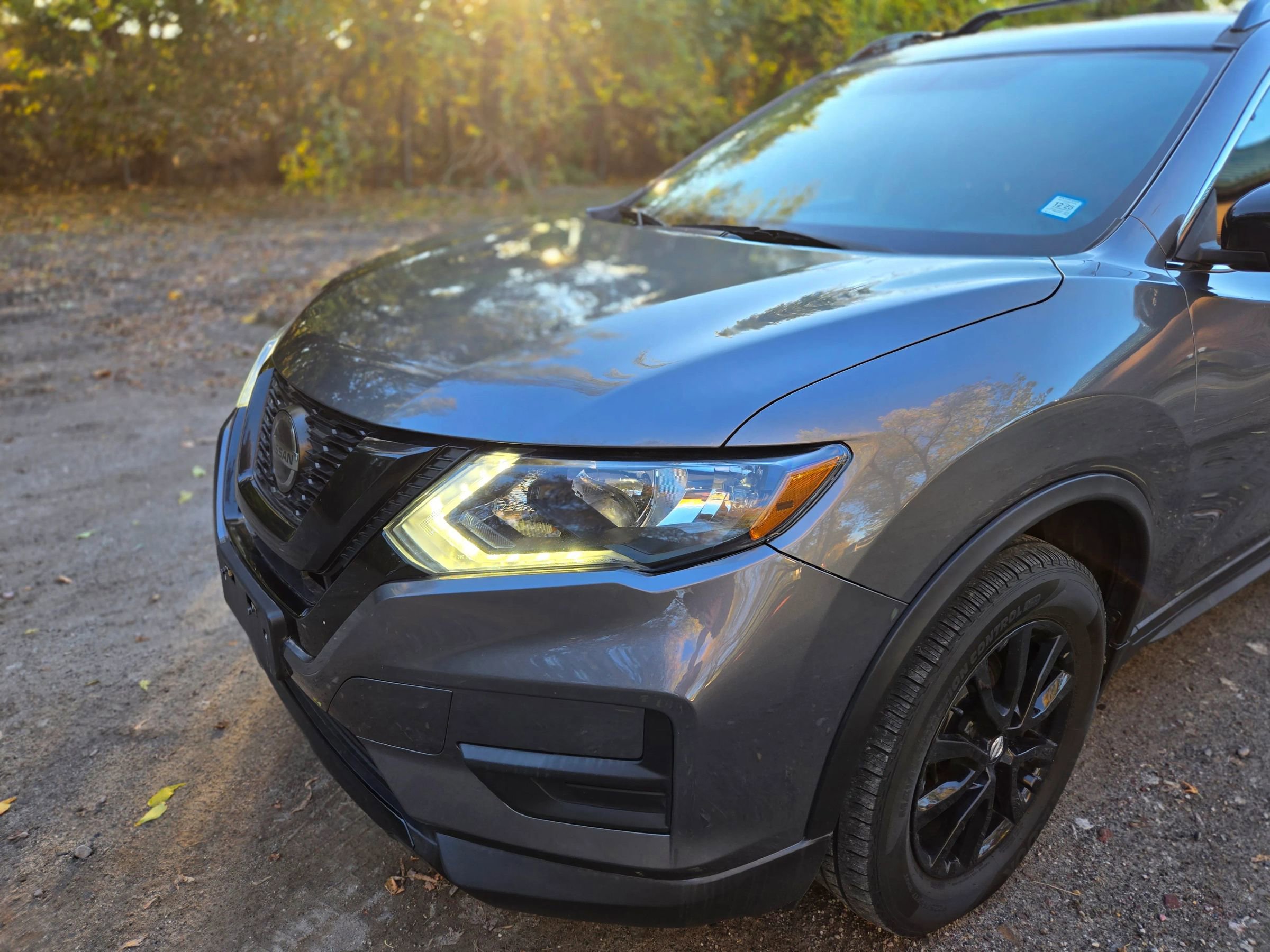 Used 2018 Nissan Rogue SV image 12