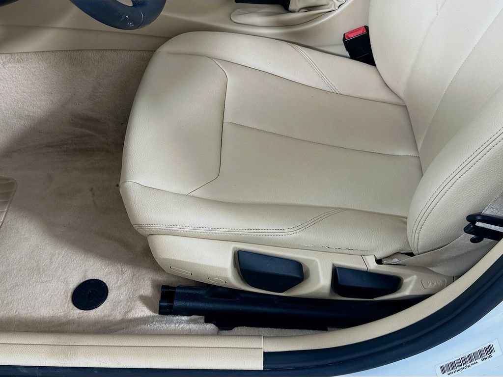 Used 2016 BMW 320i Sedan RWD image 19