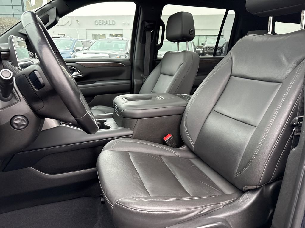 Used 2022 Chevrolet Suburban LT w/ LT Signature Plus Package image 18