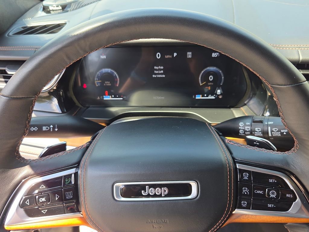 Used 2024 Jeep Grand Cherokee L Summit AWD/4WD image 23