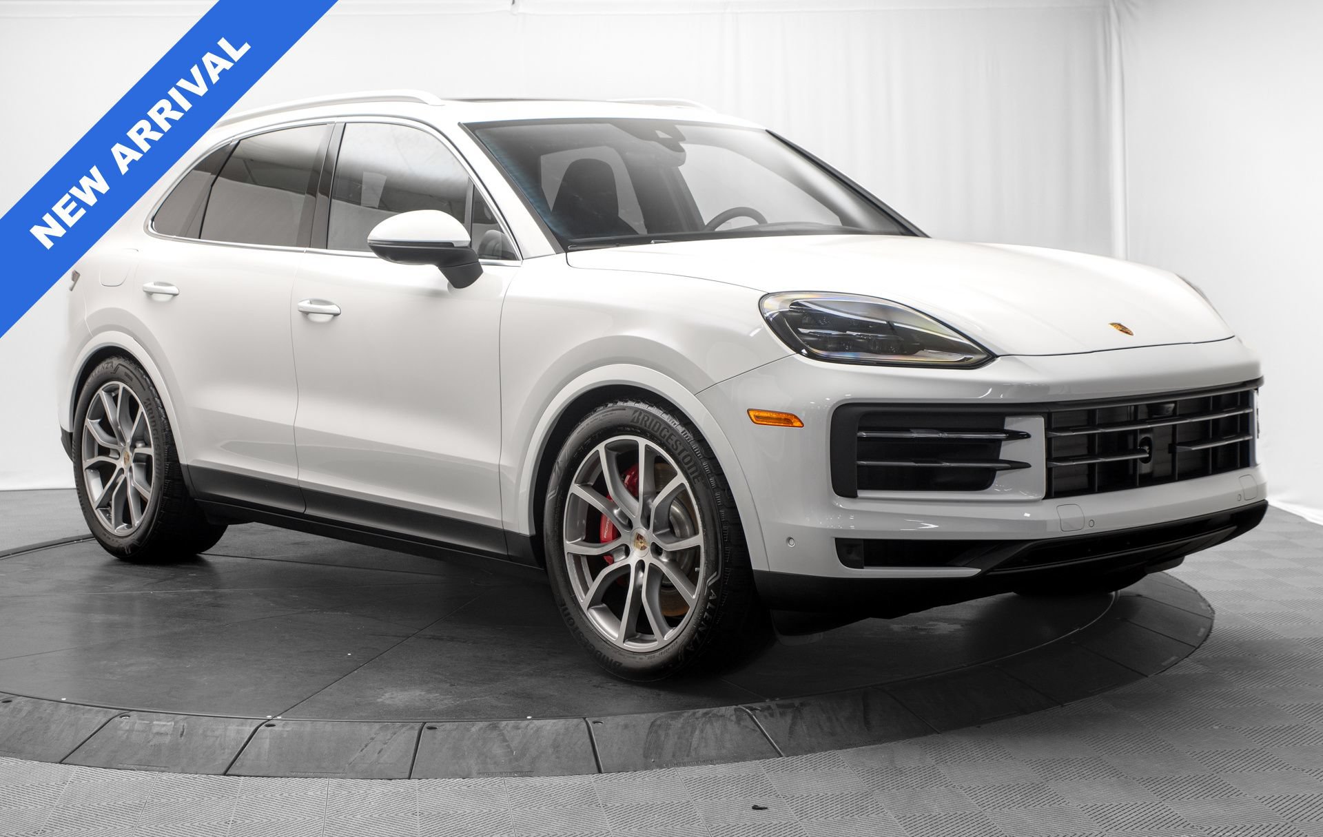 Used 2025 Porsche Cayenne S AWD/4WD image 9