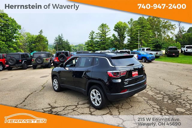 Used 2024 Jeep Compass Latitude AWD/4WD image 5