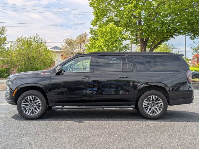 Used 2025 Chevrolet Suburban Z71 AWD/4WD image 8