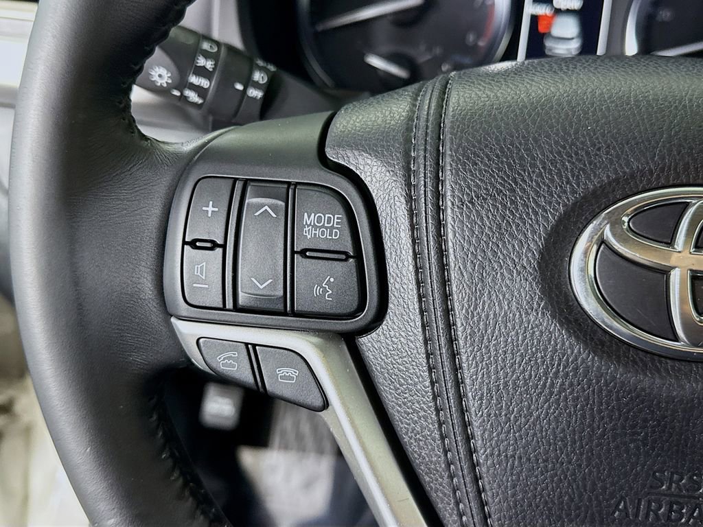 Used 2014 Toyota Highlander XLE AWD/4WD image 23
