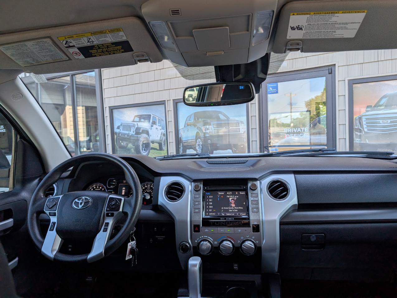 Used 2018 Toyota Tundra SR5 w/ SR5 Upgrade Package AWD/4WD image 22