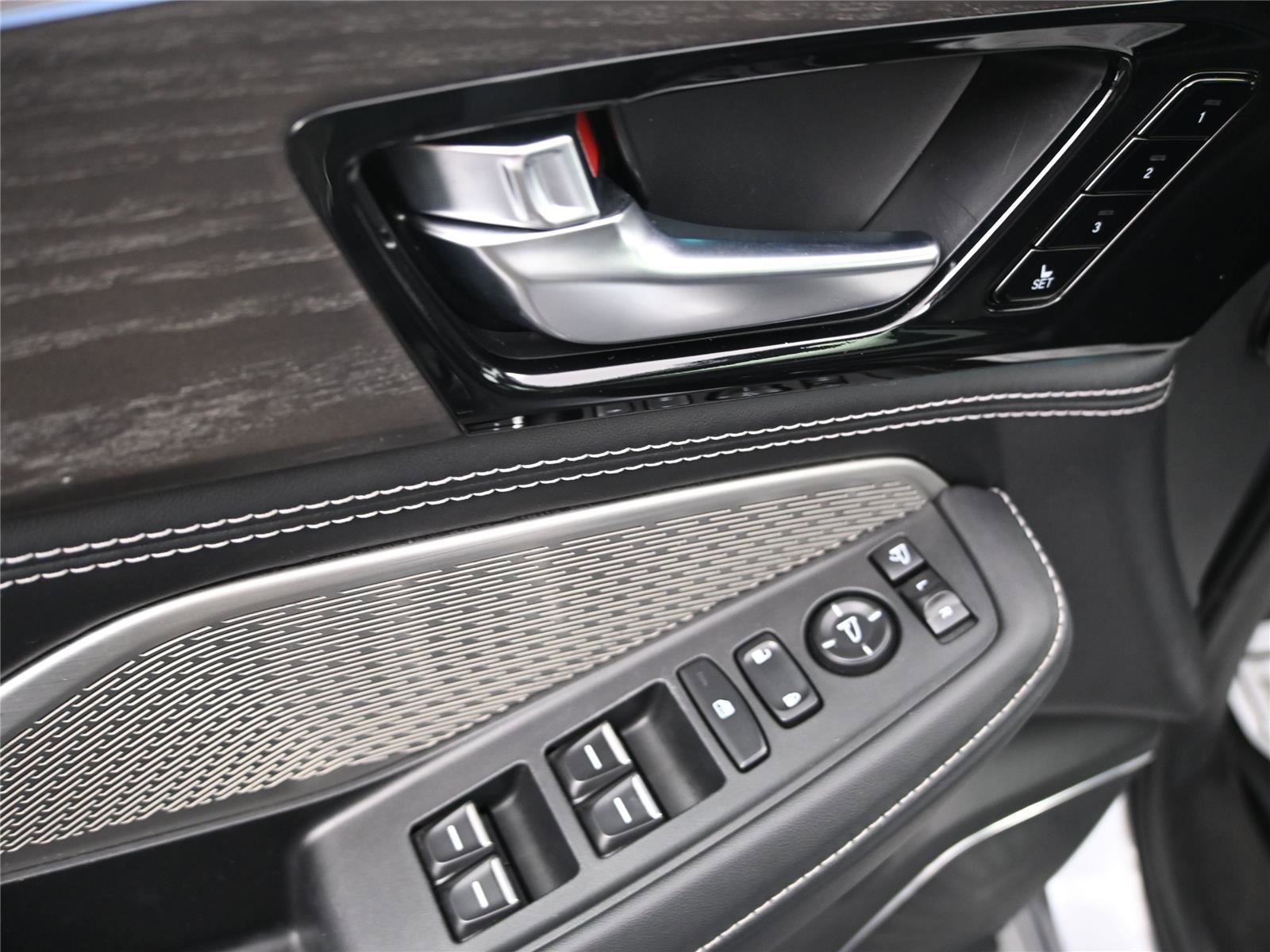 Certified 2023 Acura MDX SH-AWD w/ Advance Package image 9