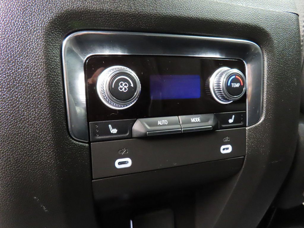 Used 2024 GMC Yukon XL Denali image 11