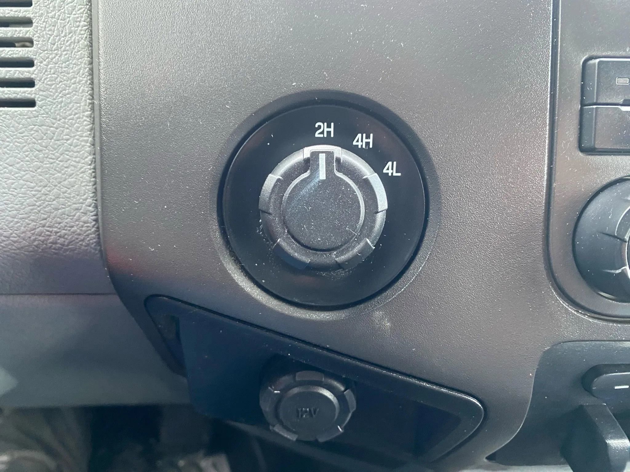 Used 2016 Ford F550 4x4 Regular Cab Super Duty image 16