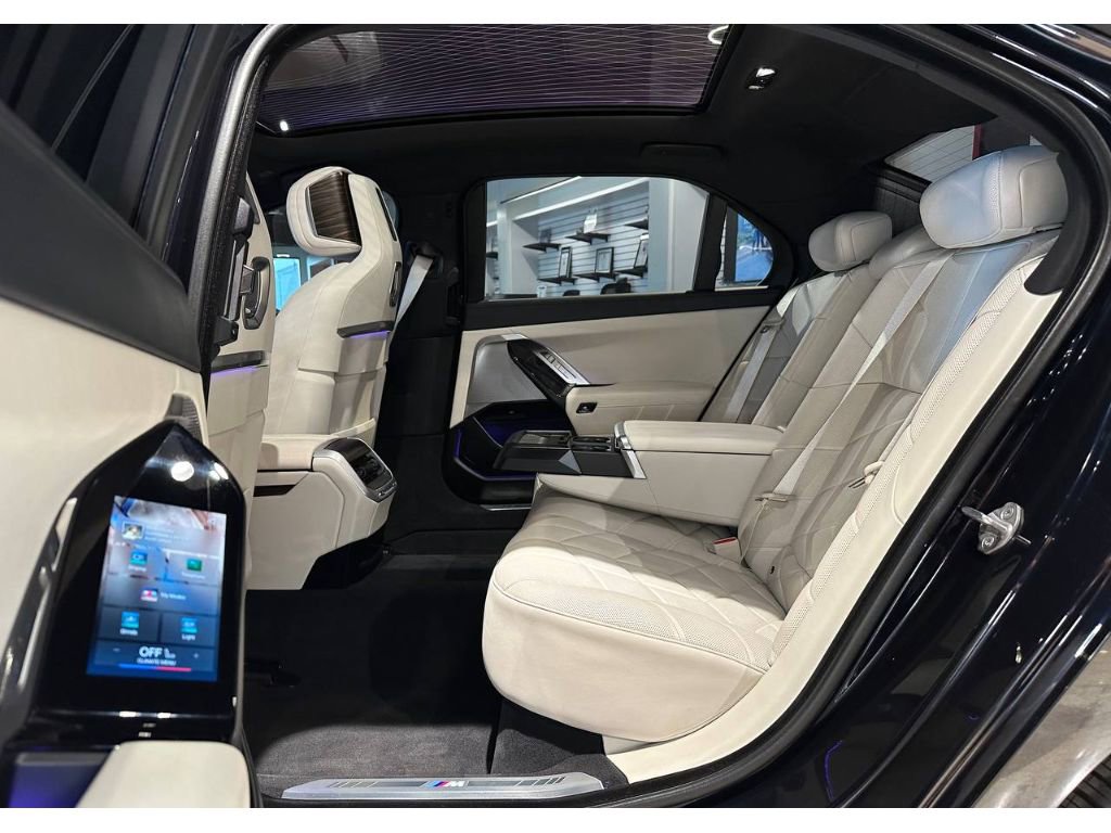 Used 2024 BMW 760i xDrive w/ Premium Package 2 image 23