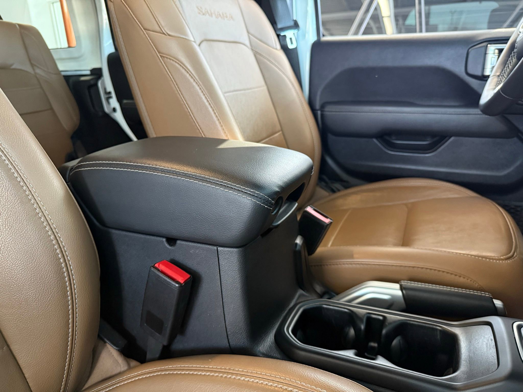 Used 2022 Jeep Wrangler Unlimited Sahara w/ Cold Weather Group image 30