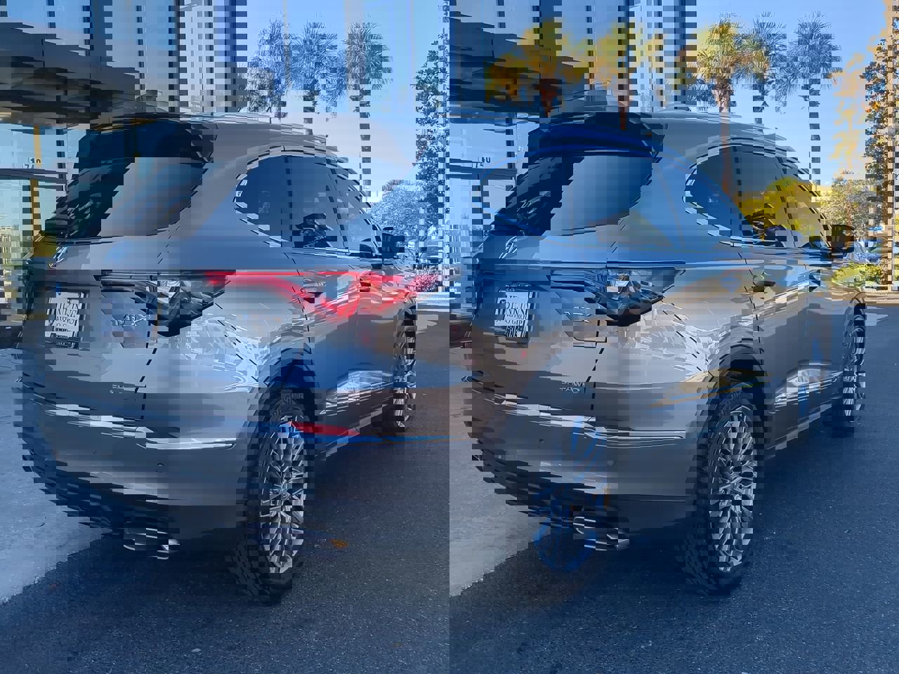 Used 2024 Acura MDX SH-AWD w/ Advance Package image 3