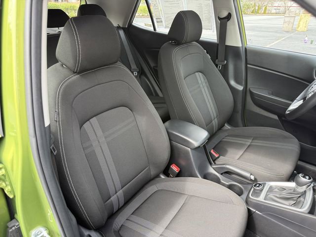 Used 2024 Hyundai Venue SEL image 32