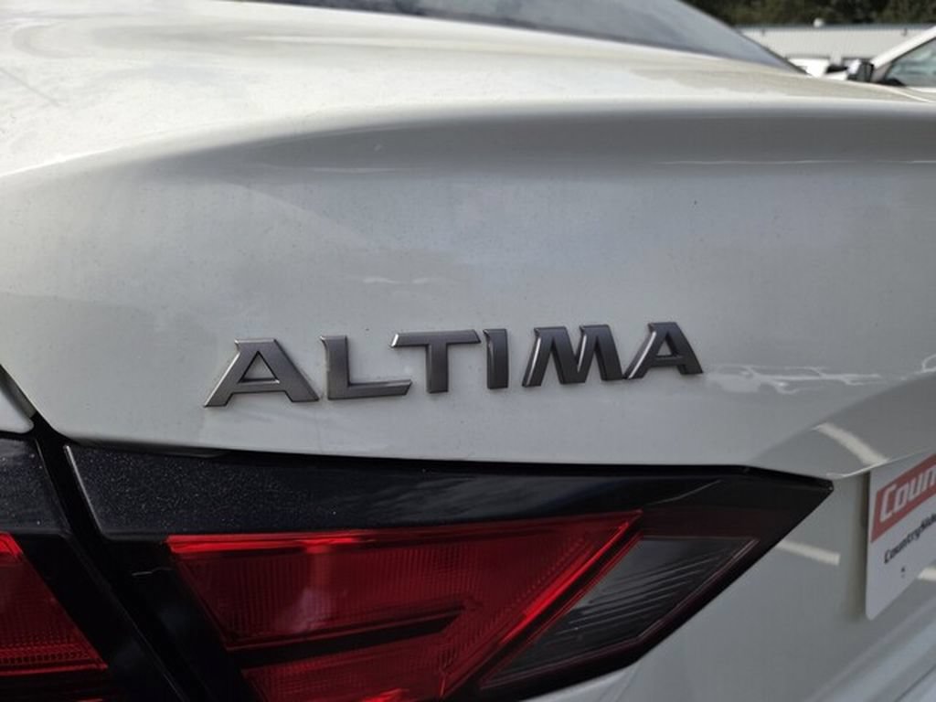Used 2025 Nissan Altima 2.5 SV FWD image 9