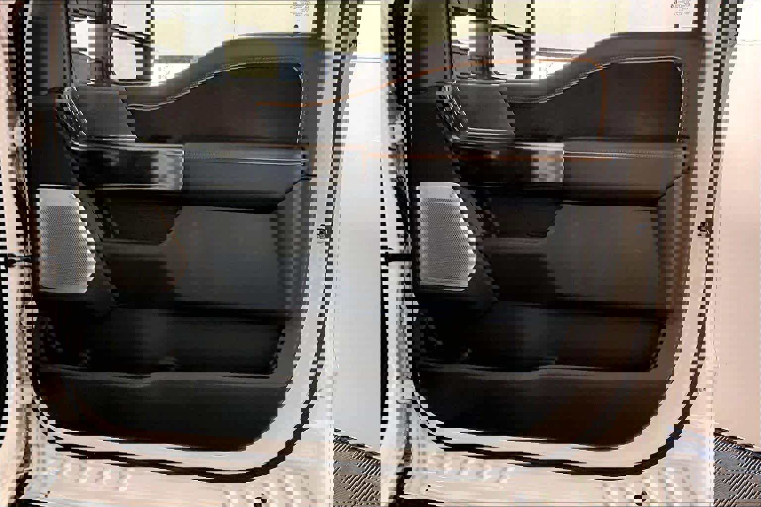 Used 2024 Ford F250 Platinum w/ FX4 Off-Road Package image 22