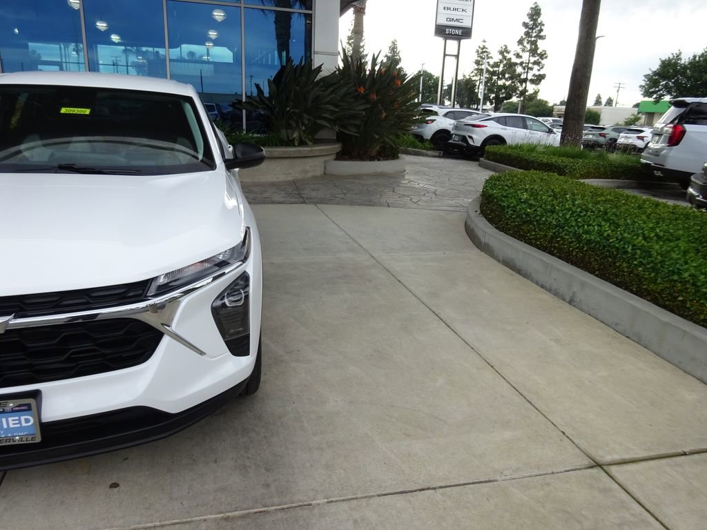 Certified 2024 Chevrolet Trax LS FWD image 34