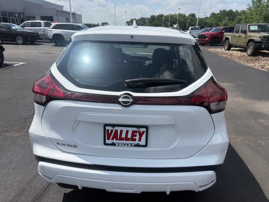 Used 2023 Nissan Kicks S FWD image 5