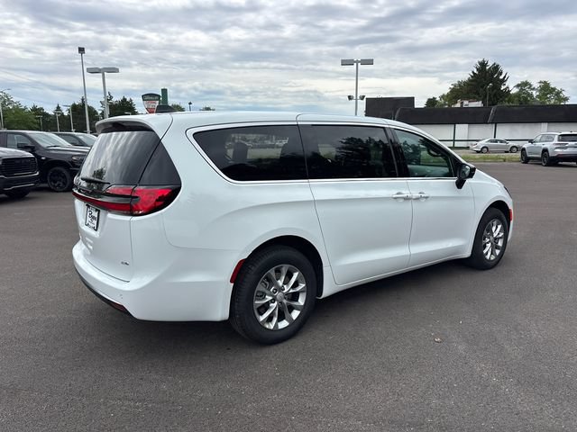 New 2027 Chrysler Pacifica Select w/ Family Tech Group AWD/4WD image 32