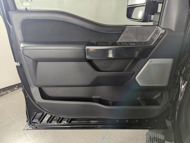 Used 2025 Ford F450 Platinum w/ FX4 Off-Road Package image 9