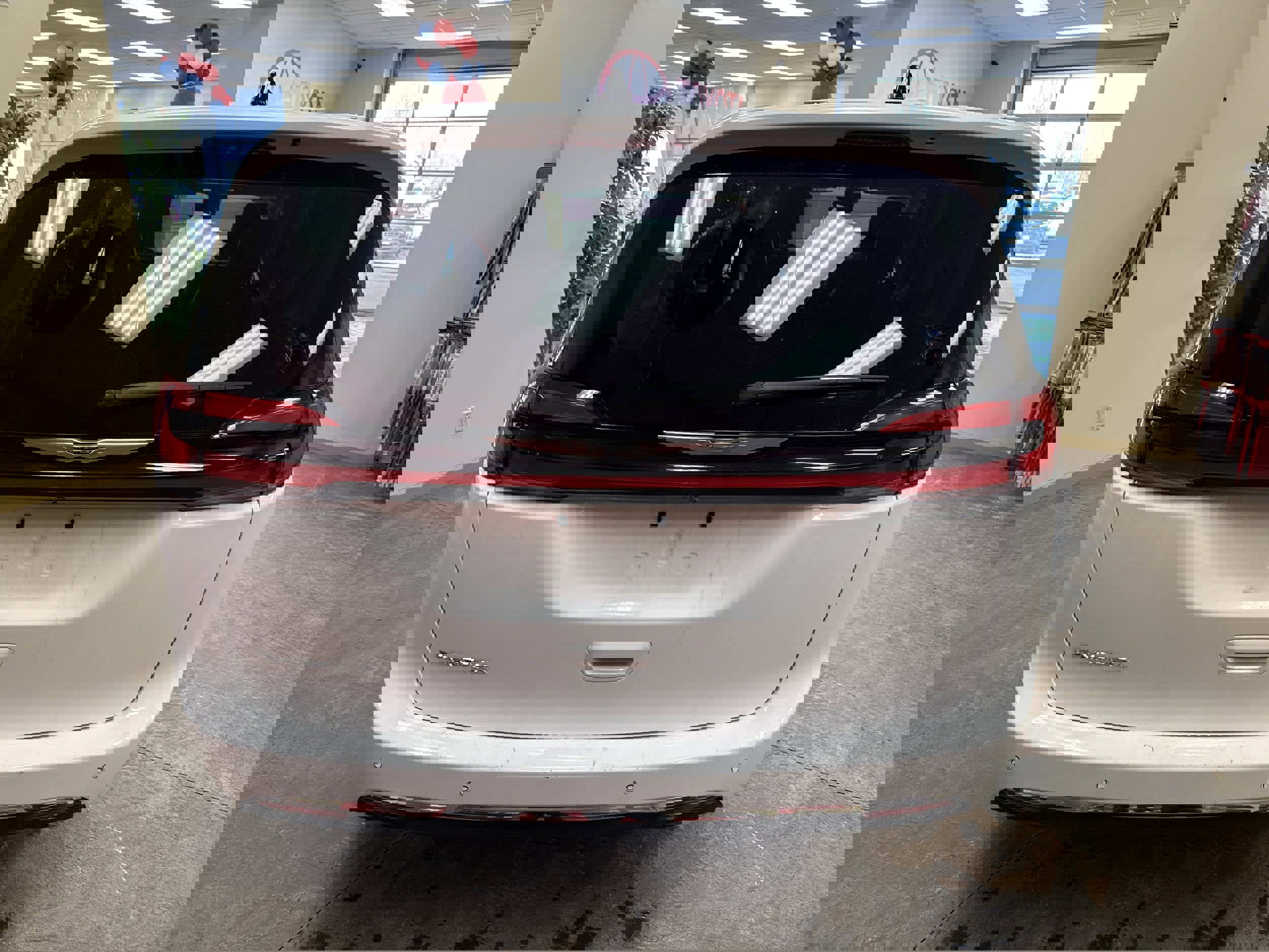 Used 2024 Chrysler Pacifica Touring-L image 8