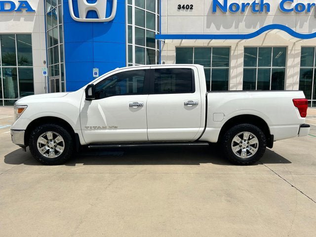 Used 2018 Nissan Titan SV w/ SV Convenience Package image 2
