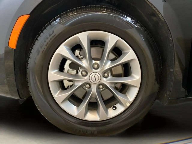 Used 2026 Chrysler Pacifica Limited FWD image 88