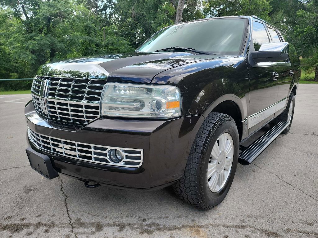 Used 2013 Lincoln Navigator 4WD w/ HD Trailer Tow Pkg image 4