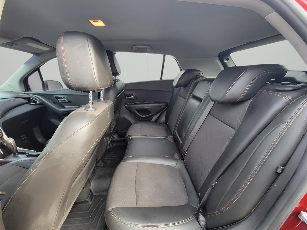 Used 2021 Chevrolet Trax LT w/ LT Convenience Package AWD/4WD image 23