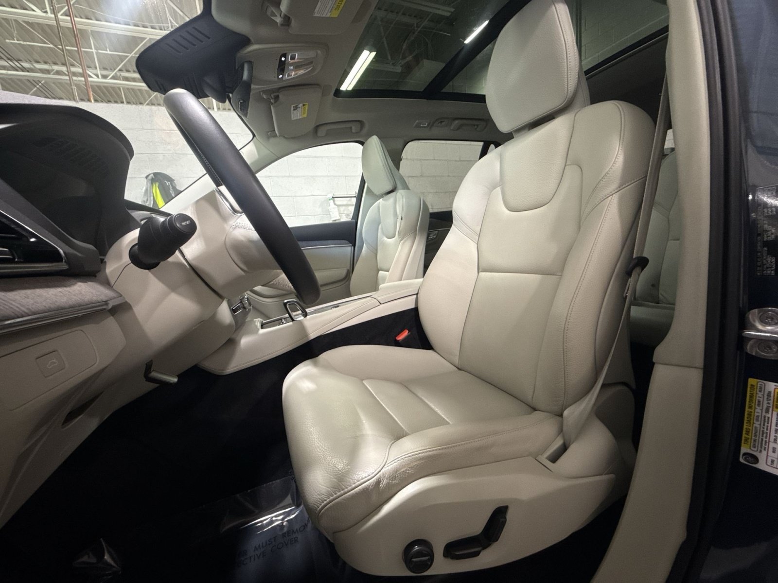 Used 2024 Volvo XC90 B5 Plus AWD/4WD image 13