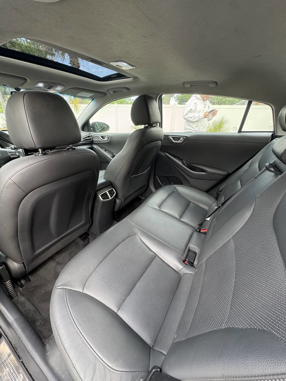 Used 2020 Hyundai Ioniq Limited image 9