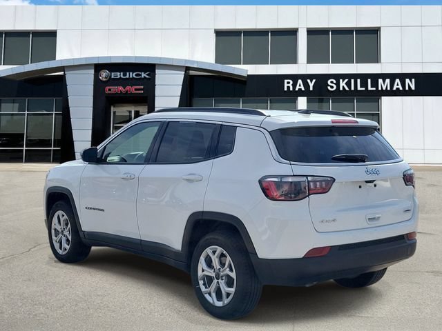 Used 2025 Jeep Compass Latitude AWD/4WD image 4