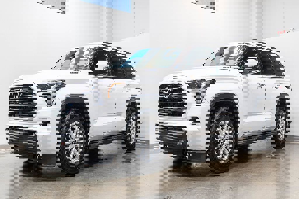 Certified 2025 Toyota Sequoia SR5 AWD/4WD image 3