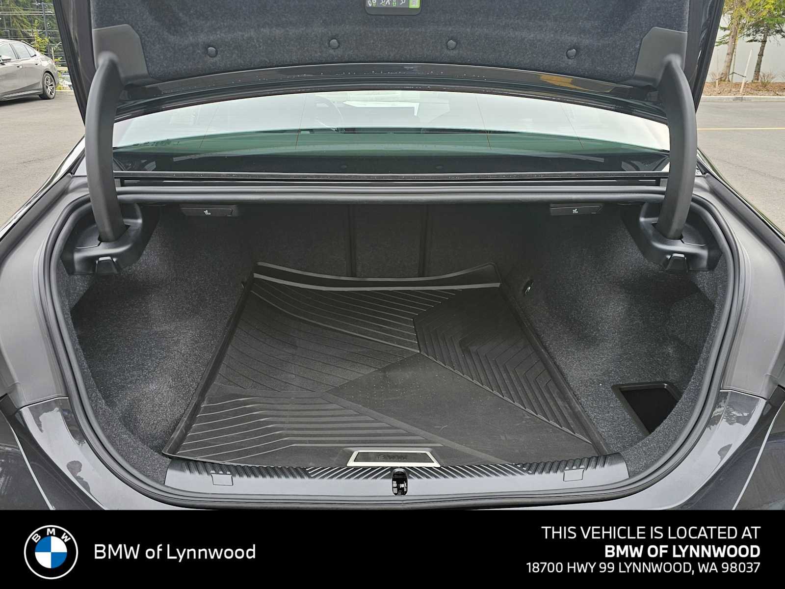 New 2026 BMW i5 eDrive40 AWD/4WD image 14