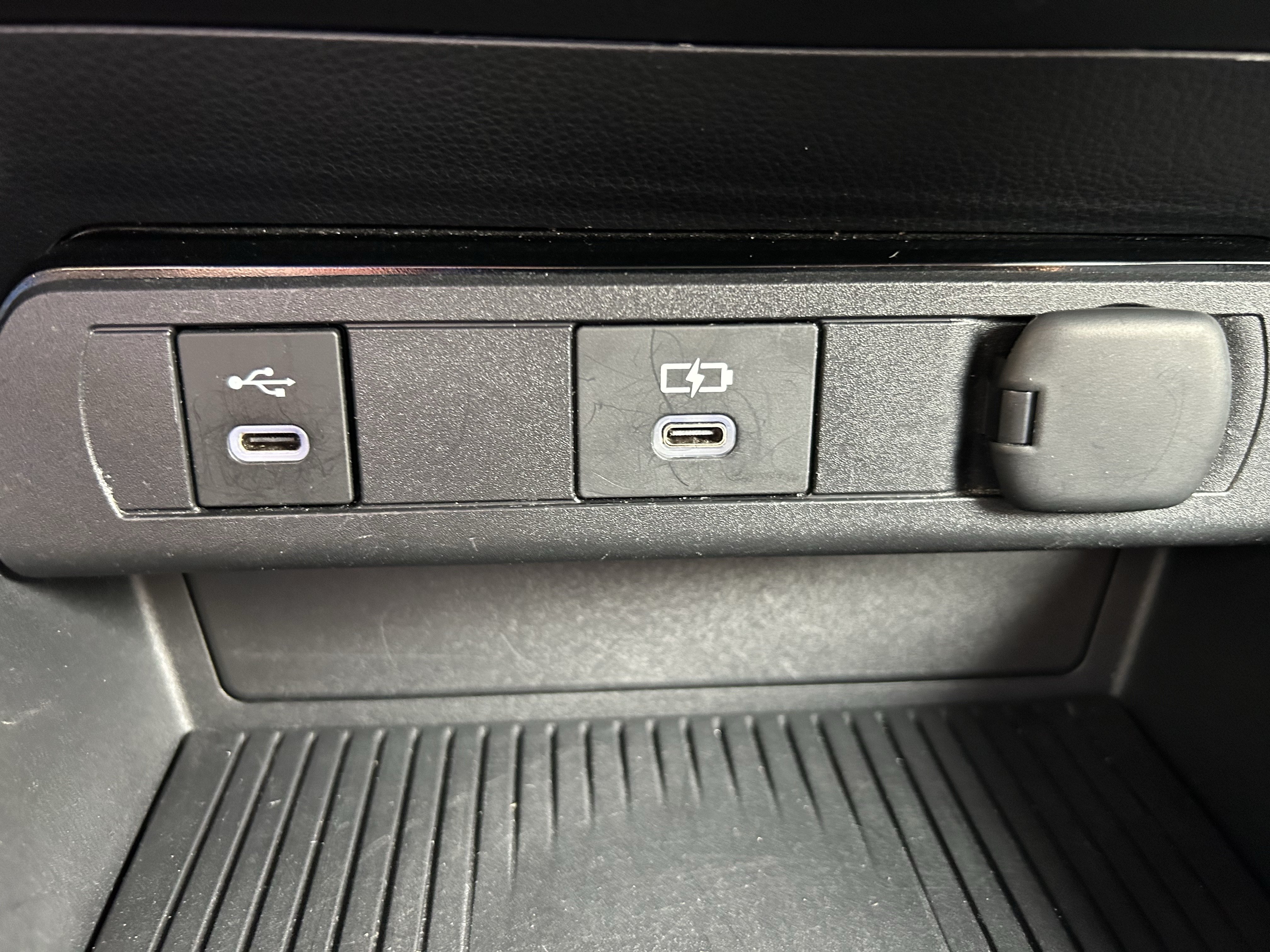 Used 2024 Toyota Prius LE FWD image 27