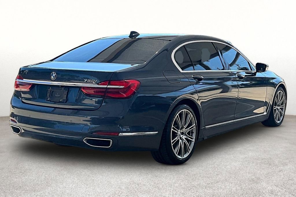 Used 2017 BMW 750i RWD image 2