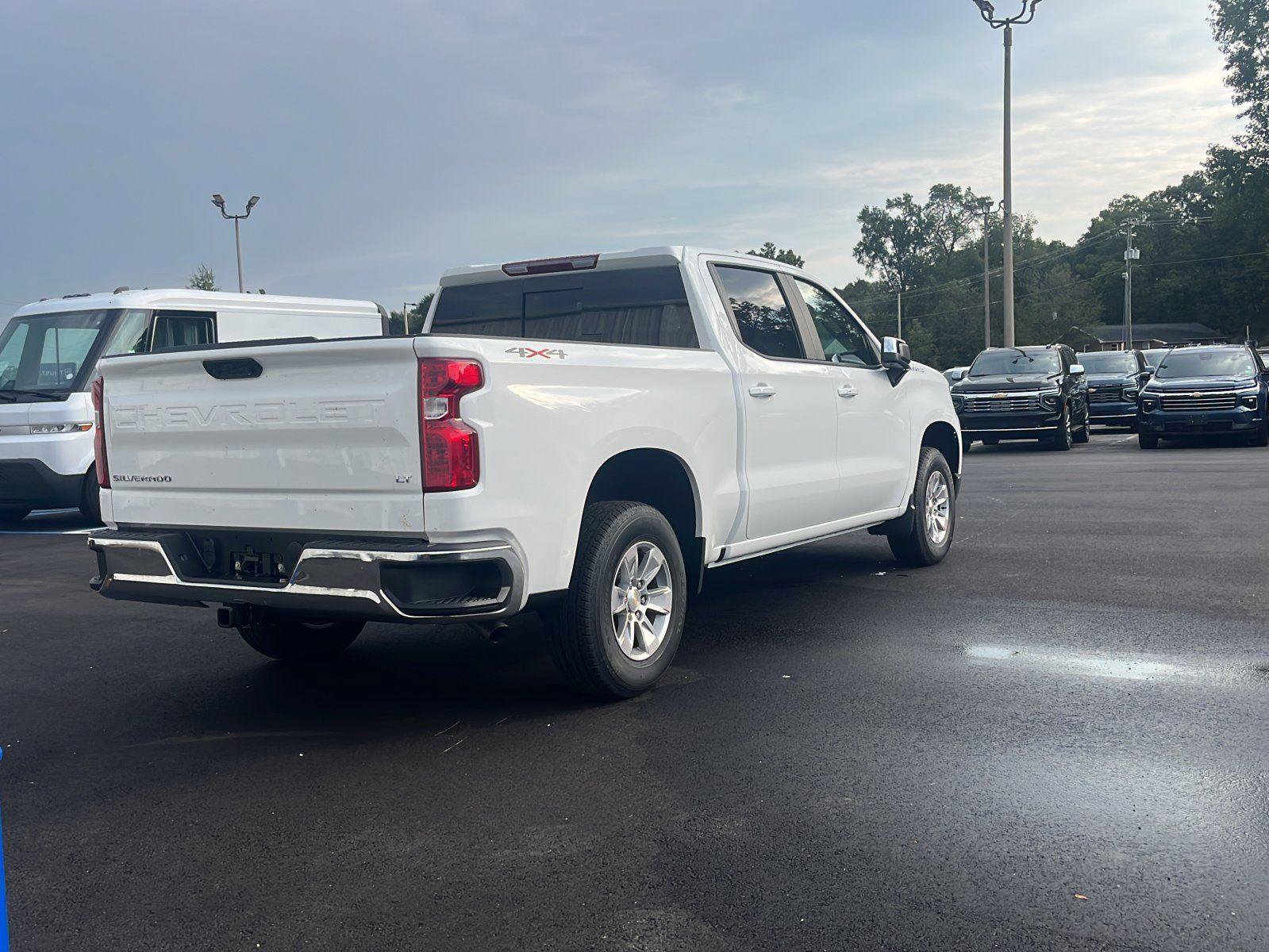New 2026 Chevrolet Silverado 1500 LT w/ LPO, Dark Essentials Package AWD/4WD image 5