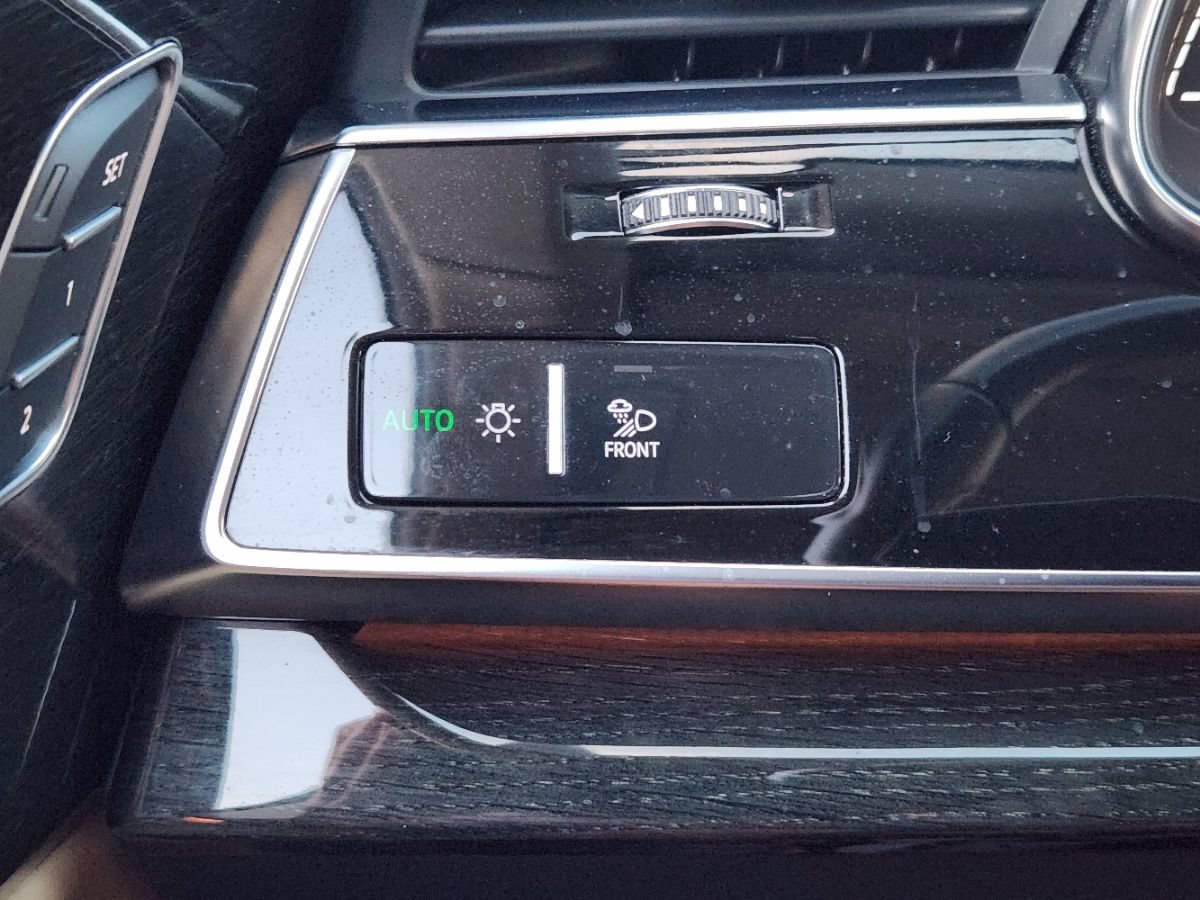 Used 2020 Audi Q8 Prestige AWD/4WD image 40