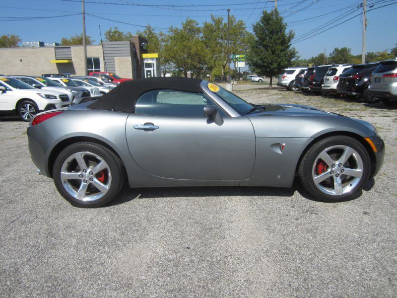 Used 2006 Pontiac Solstice Convertible w/ Premium Package image 2