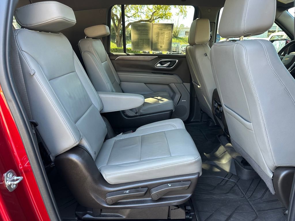Used 2022 Chevrolet Suburban LT w/ Luxury Package image 48