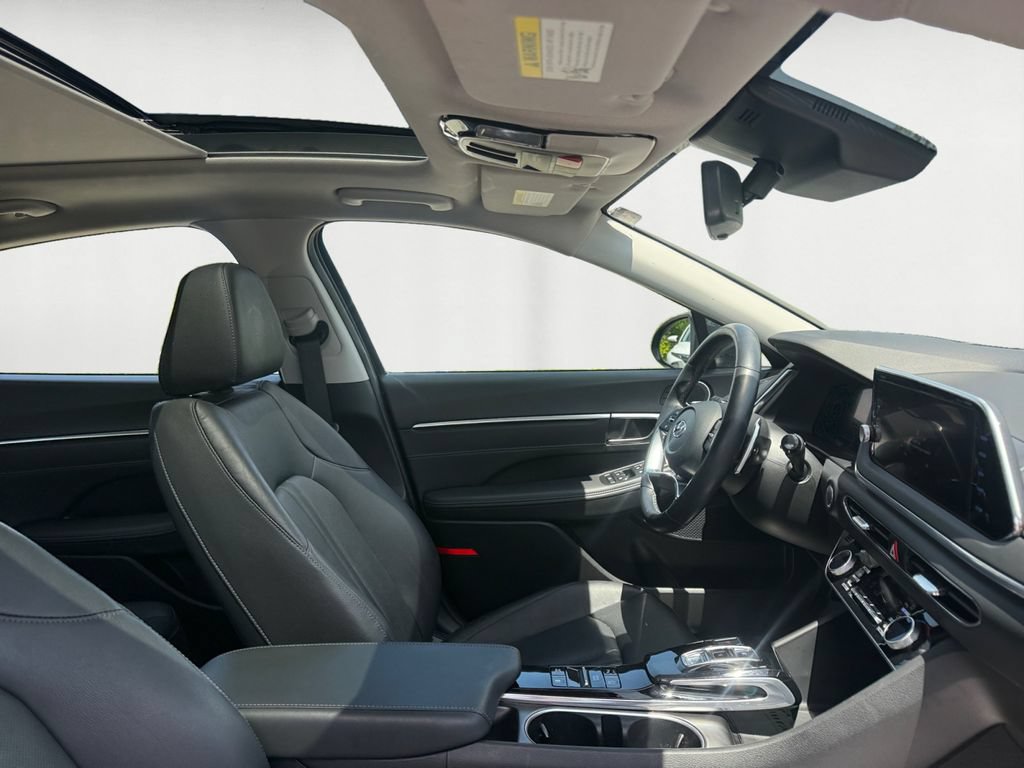 Certified 2023 Hyundai Sonata Limited w/ Preferred Accessory Package FWD image 16