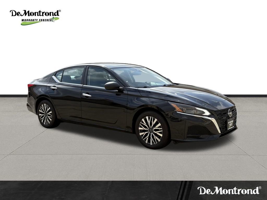 Used 2024 Nissan Altima 2.5 SV image 3