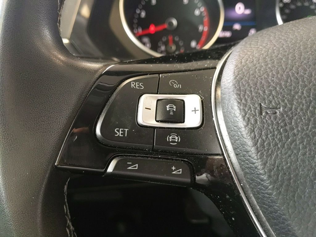 Used 2021 Volkswagen Tiguan SE FWD image 16