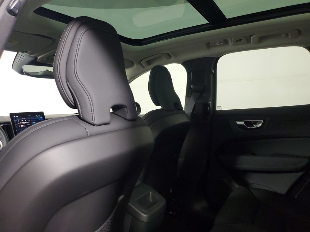Certified 2026 Volvo XC60 B5 Core AWD/4WD image 16