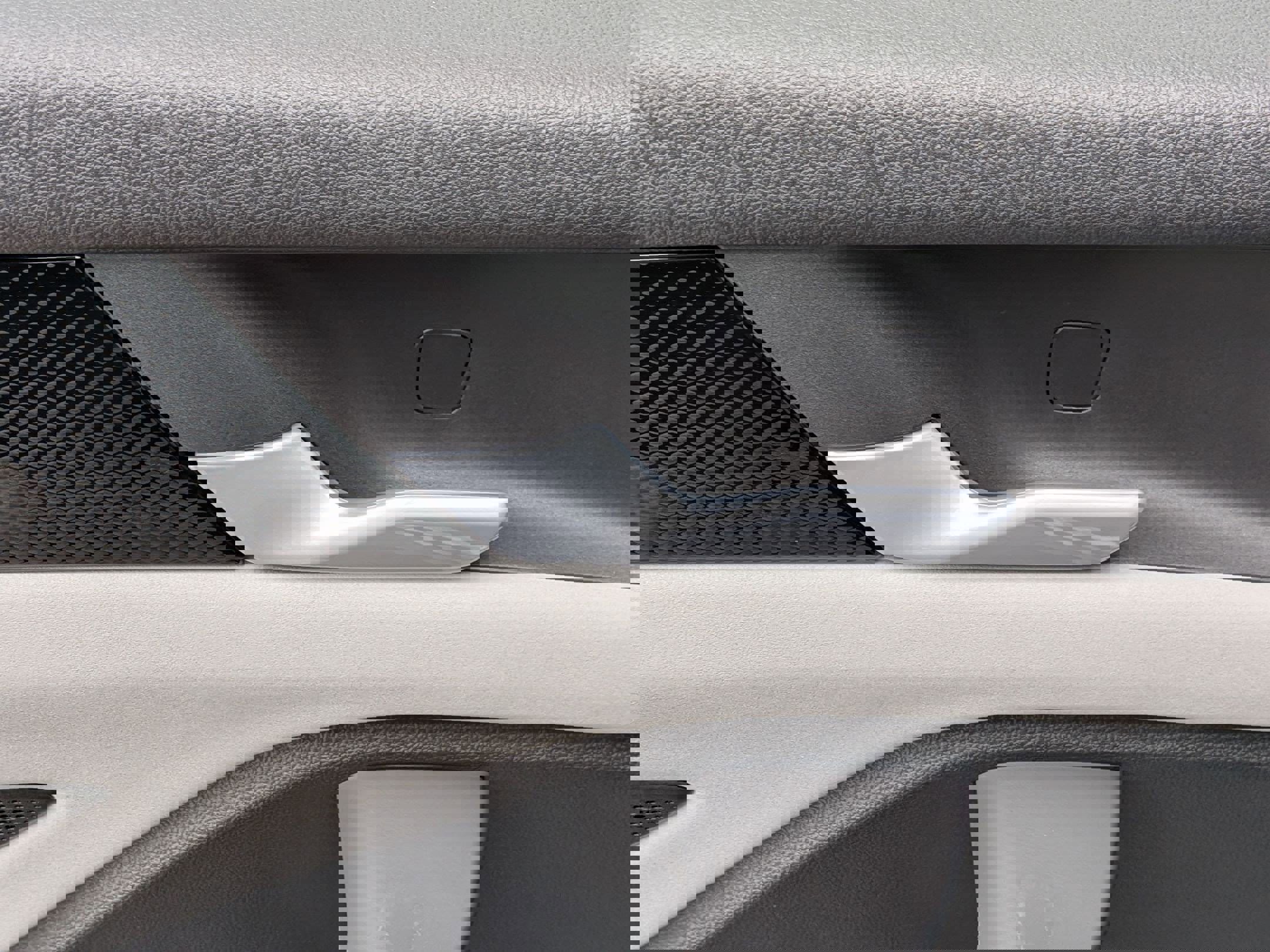 Used 2025 Volkswagen Tiguan SE R-Line image 26