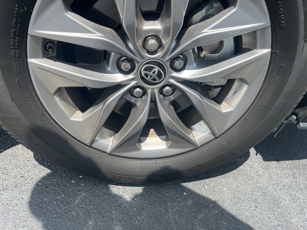 Used 2023 Toyota Sienna XLE FWD image 14
