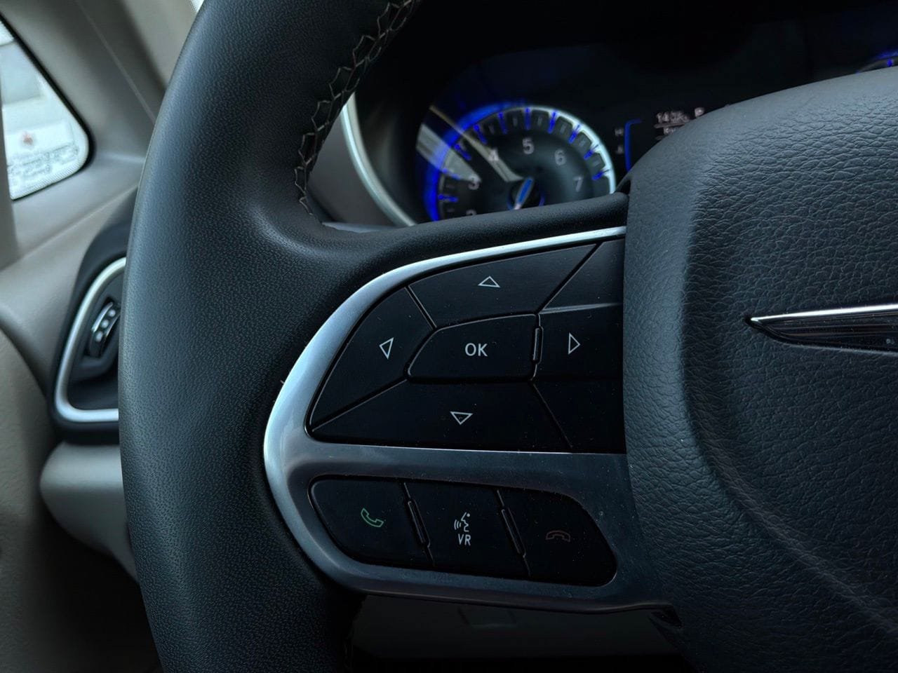 Used 2023 Chrysler Voyager LX FWD image 39